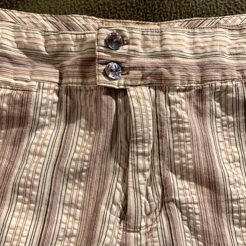 Columbia “River Resort” striped shorts. Inseam 12 inches. Size 8 - Picture 5 of 12